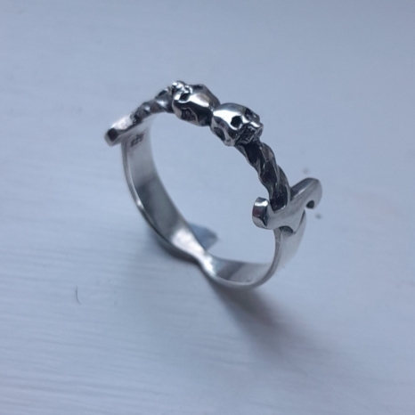 Sterling silver dual dagger ring.
