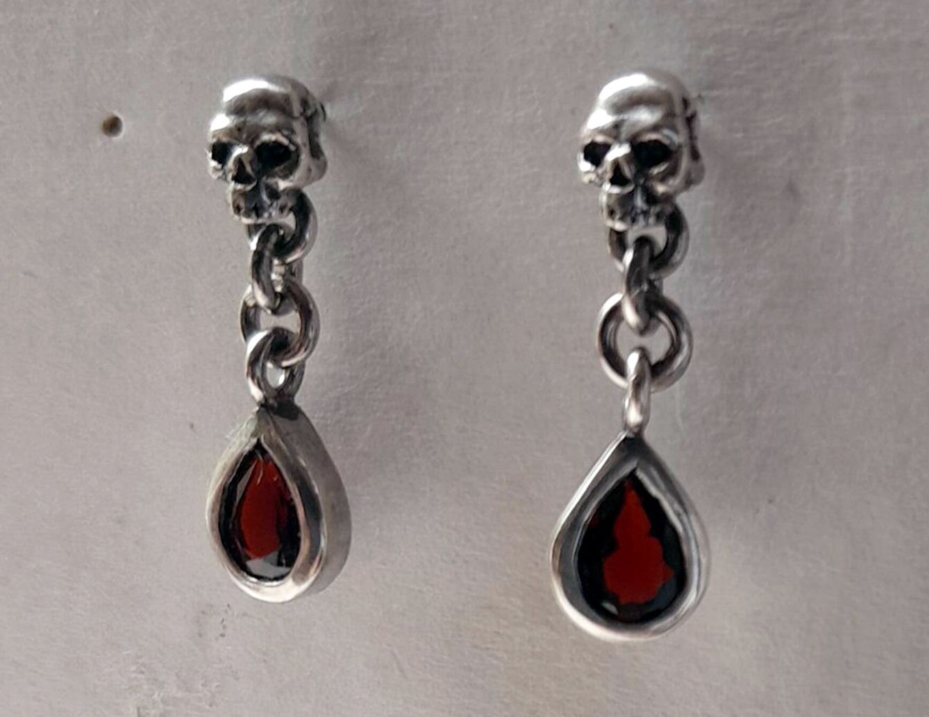 Skull stud drop earrings
