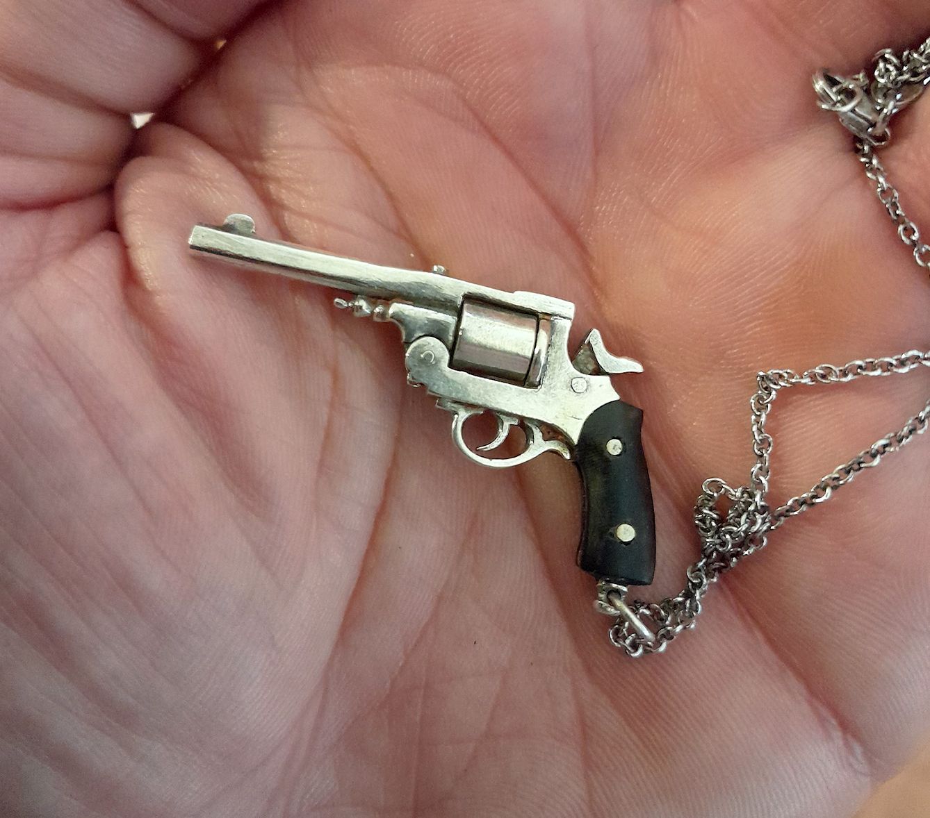 Revolver necklace scale