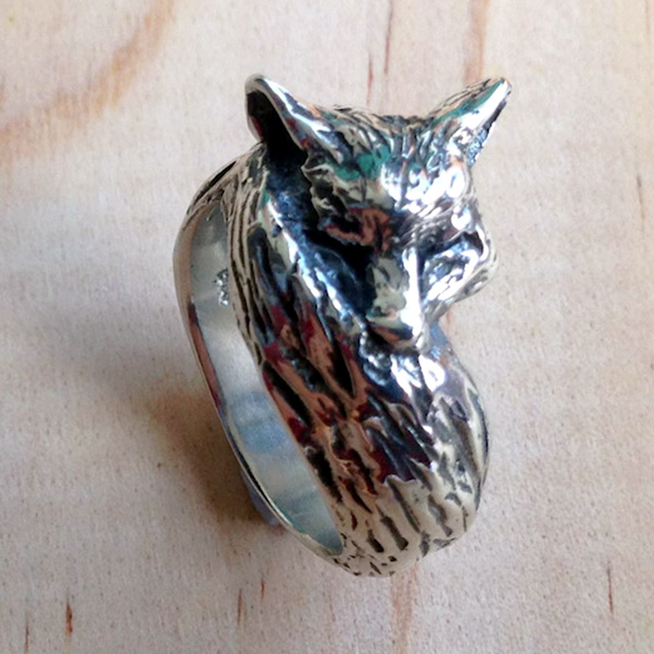Front view of sterling silver fox ring