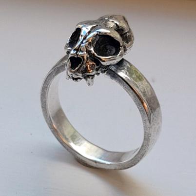 Sterling silver cat skull ring with hammer textured fine silver band.